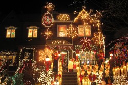 Where to eat while light-gazing in Dyker Heights?